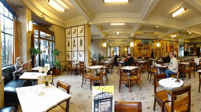 Interior e pratos do Guarany Café Restaurante em Porto, Porto (2)