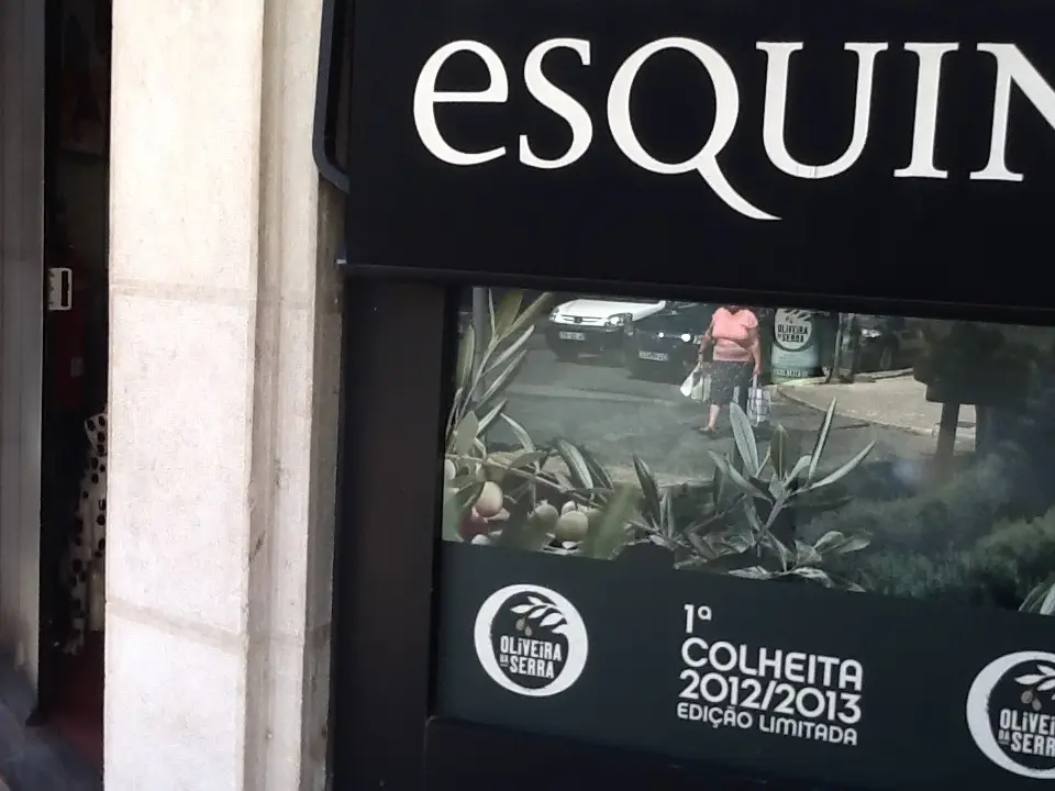 Interior e pratos do Tasca da Esquina em Lisboa, Lisboa (2)