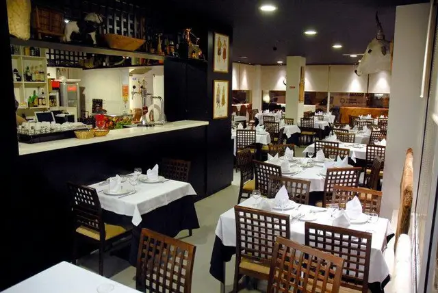 Interior e pratos do Espeto Gaúcho em Braga, Braga (9)