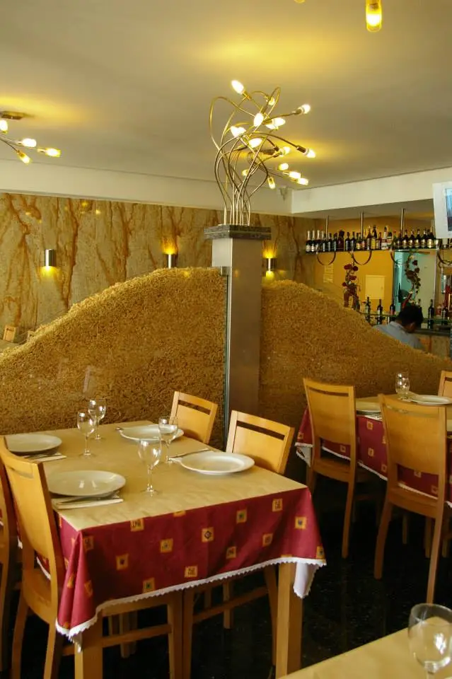 Interior e pratos do Churrasqueira Portuguesa D.Henrique em Matosinhos, Matosinhos (2)