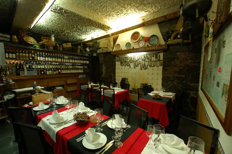 Interior e pratos do O Fumeiro em Lisboa, Lisboa (2)