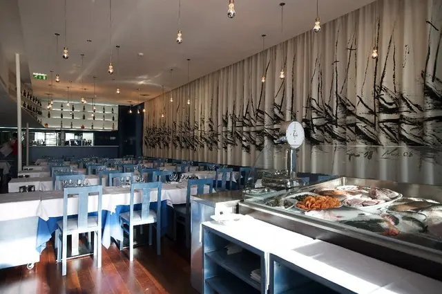 Interior e pratos do 5 Oceanos em Matosinhos, Matosinhos (2)