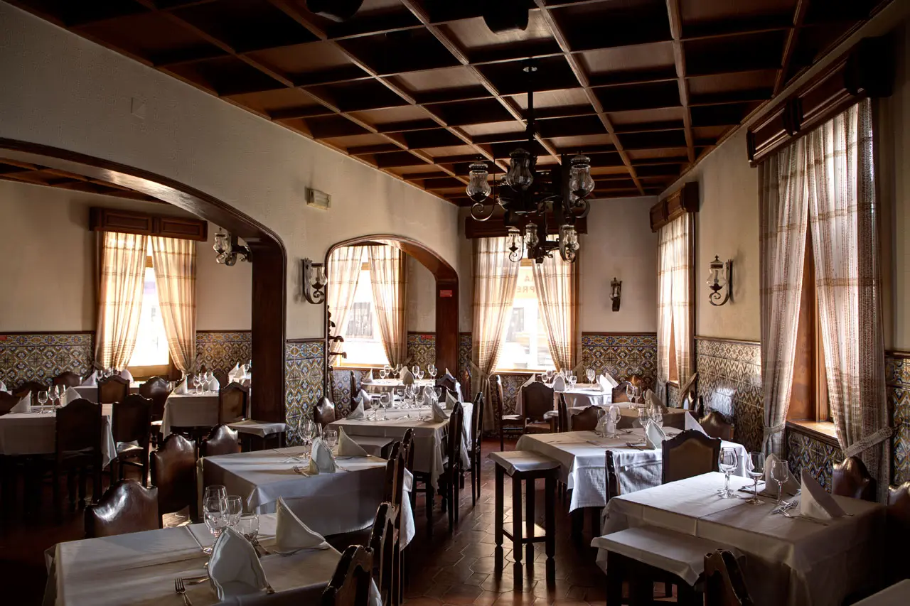 Interior e pratos do O Gaveto em Matosinhos, Matosinhos (2)