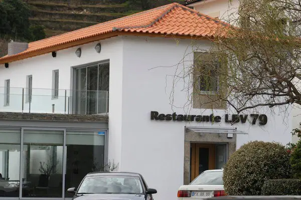 Interior e pratos do LBV 79 em Vila Real, Tabuaço (2)