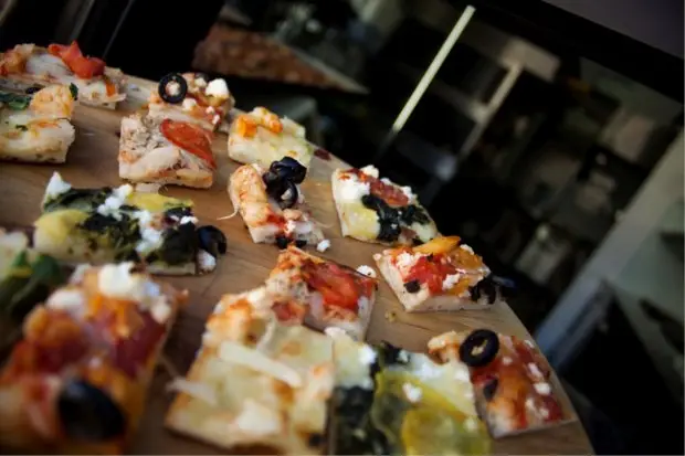 Interior e pratos do Pizzaria do Bairro em Lisboa, Lisboa (11)