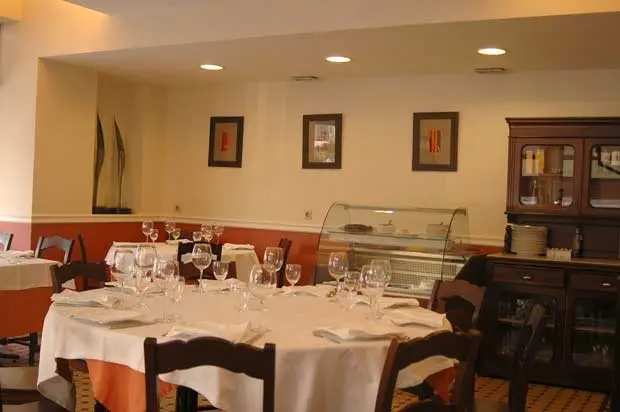 Interior e pratos do Salsa & Coentros em Lisboa, Lisboa (7)