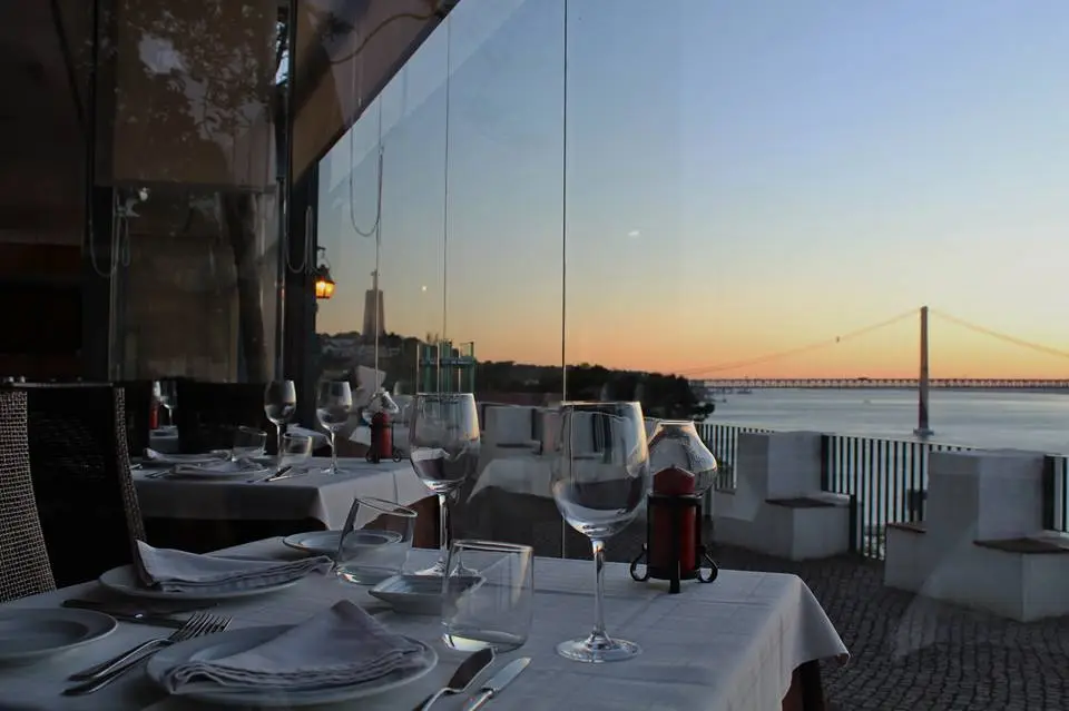 Interior e pratos do Amarra Ò Tejo em Almada, Lisboa (7)