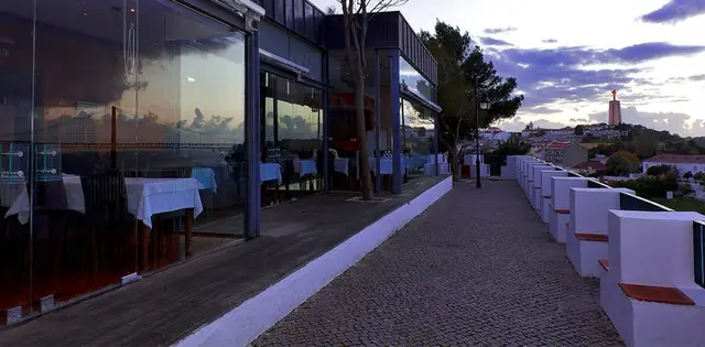 Interior e pratos do Amarra Ò Tejo em Almada, Lisboa (6)