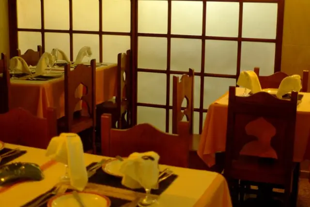 Interior e pratos do O Tachinho em Lisboa, Lisboa (3)