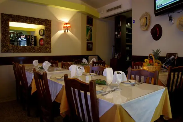 Interior e pratos do O Tachinho em Lisboa, Lisboa (7)